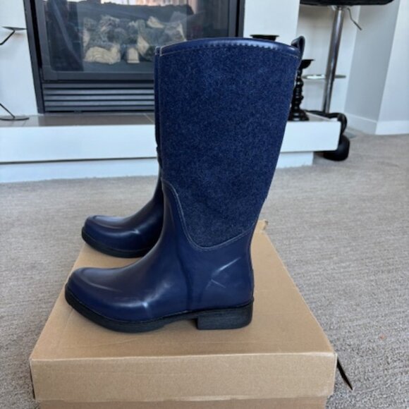 UGG Women's Reignfall Rainboots in Perfect Condition - Picture 1 of 7